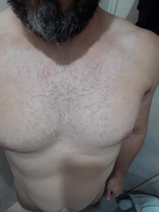 Macho ativo que curte uma boa pegação.
