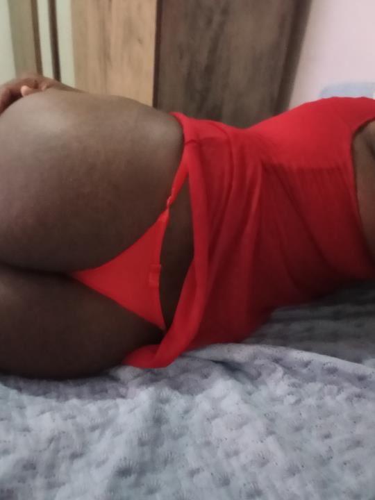 Quero um macho pra me fazer sua fêmea entre quatro paredes