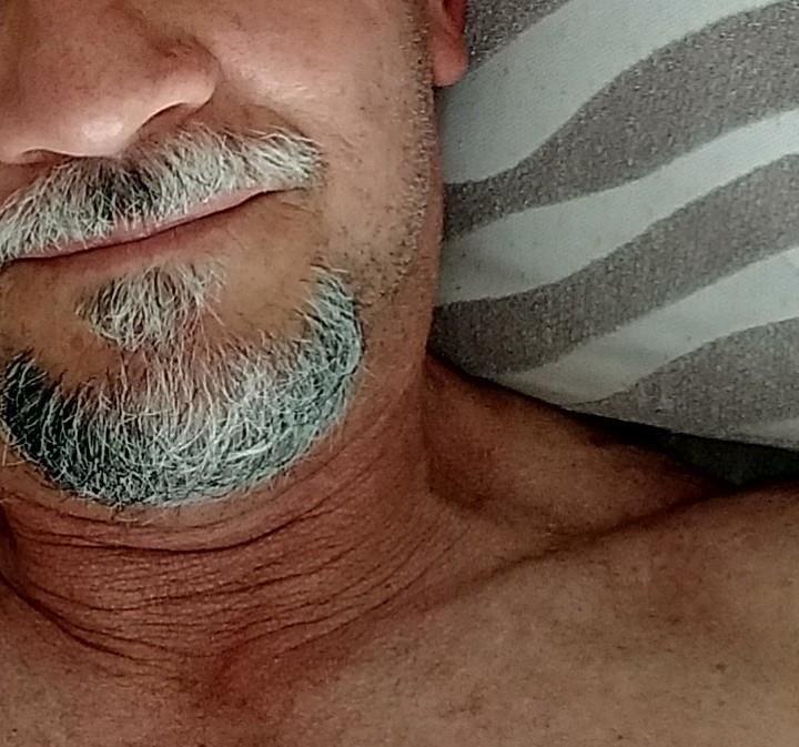 ALGUEM PARA BONS MOMENTOS