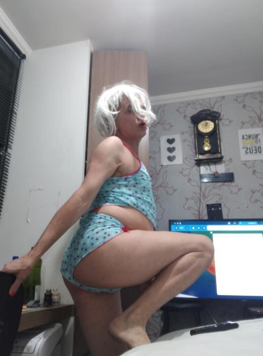 Nasci quase s/ testosterona s/ opção de ser homem s/ gênero .quadril 128 cm,cintura/voz+Fina Liso e Adotando menine Carente d amor.