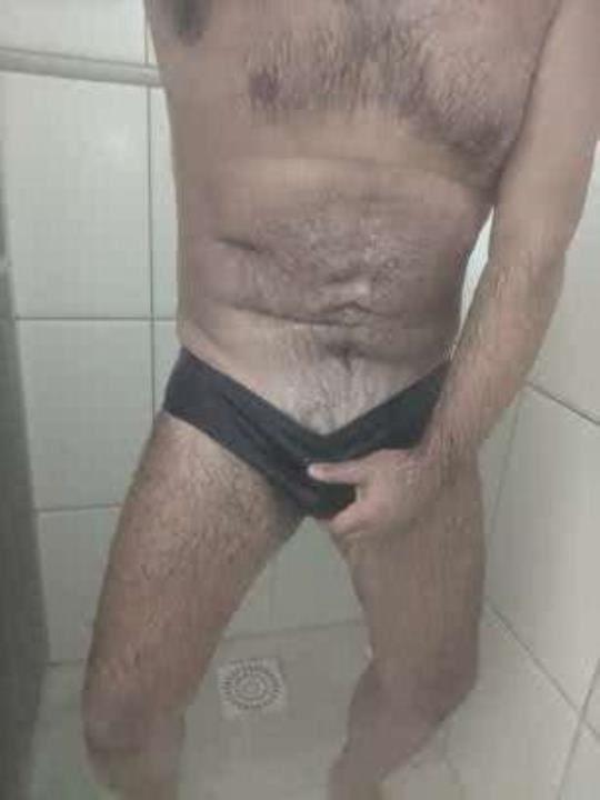 "Parrudo querendo macho ativo somente, se for chamar pra dizer que tá longe, nem chama! Ao chamar mande foto ou levará Block. Leia o perfil