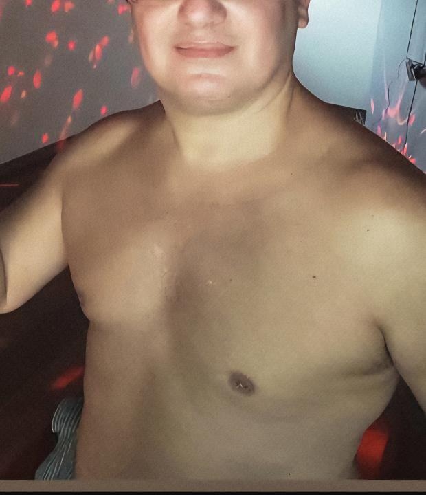 Não curto exclusivamente Pass. Sou tímido, discreto e no momento não quero nenhuma relação séria. Curto aventuras, passeios e dançar.