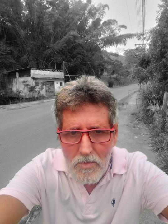 :Eu, e esse desejo louco de ter alguém pra chamar de meu!!!