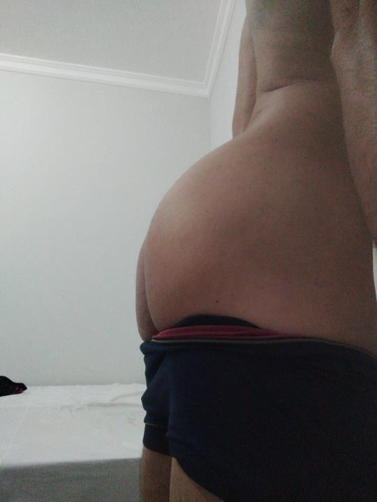 Oi..gosto que me coloque do joelho e mete na minha boca, até sair lágrima adoro tira leite com a boca