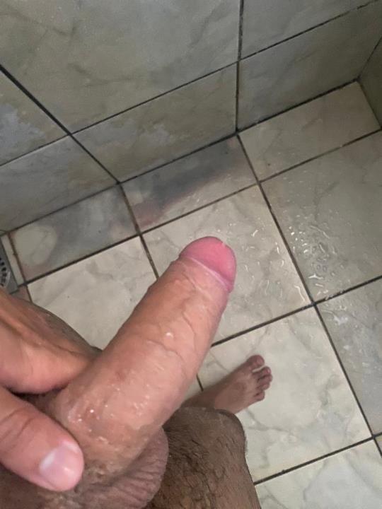 Gosto de Cuzinho apertado e um pauzão, sou mais ativo, mais gosto de chupar uma rola também