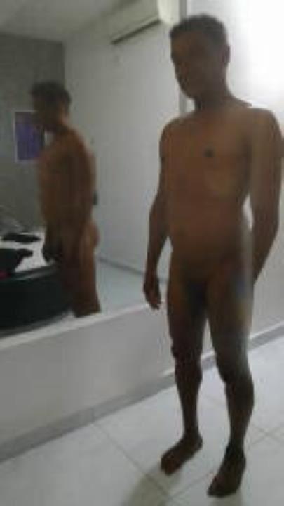 Eu amo usar calcinha e amo senhores da minha idade e m velhos que eu eu posso fazer só passivo, mas prefiro ser versátil e amo q sejam versa