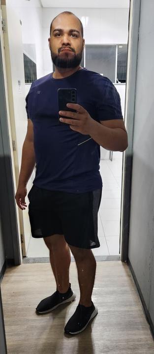 Buscando conhecer alguém legal, pode ser que role uma amizade, um namoro ou até mesmo um sexo casual