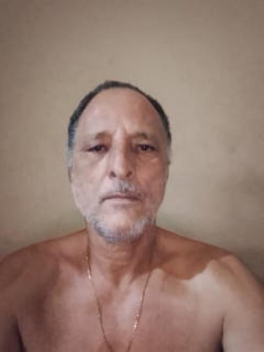 Antes de qualquer assunto, Eu procuro principalmente fazer amizades.
