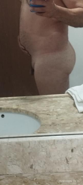 Sou um cara tranquilo educado busco o mesmo, quem curtir pode teclar direto