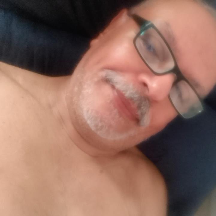 Moreno com 1.79 de altura 81 quilos educado com excelente nível cultural simples humilde procuro homens gentis carinhosos para brincadeiras