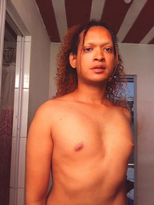 Sou do toque curto beijar, chupar, sarrar, lamber, abraçar, cheirar, morder com muito carinho e tesão!